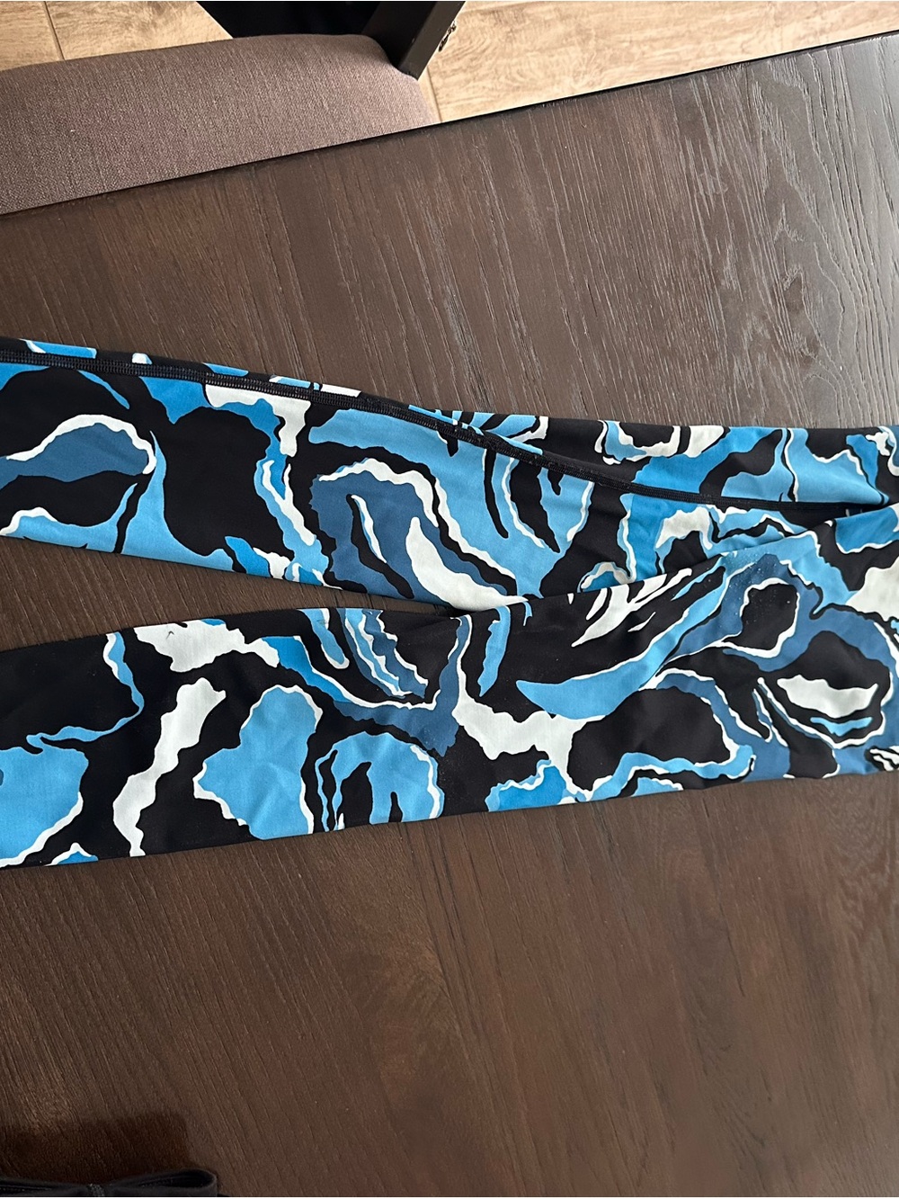 lululemon athletica Black Blue White Abstract Workout Leggings